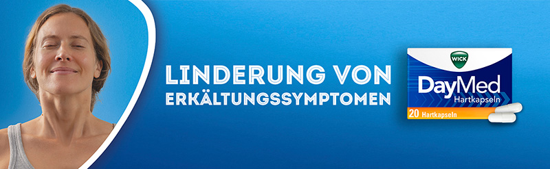 Gezeigt werden ein lächelndes Frauengesicht sowie die Verpackung von WICK DayMed Hartkapseln. Der Text sagt: Linderung von Erkältungssymptomen.